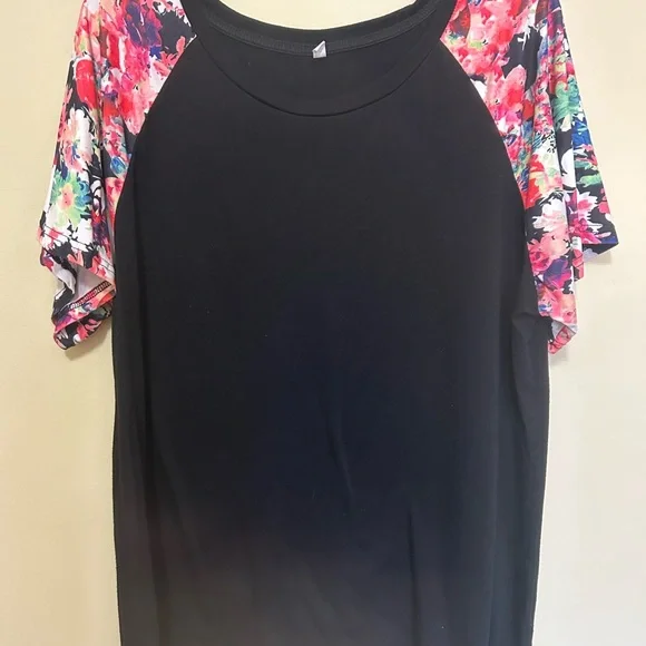 Floral sleeve XL tshirt - Picture 2 of 4